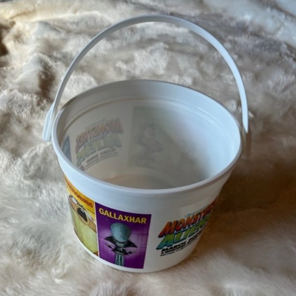 Dreamworks Monsters Versus Aliens 2009 Popcorn Bucket - Picture 5 of 11